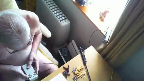 Snapshot of submissive1234567 chatting on 11/08/25, 10:04 submissive1234567 online show from 11/08/25, 10:04