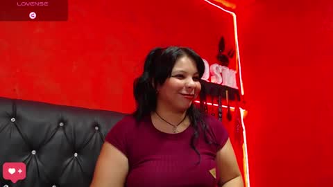 Snapshot of submissive__atina chatting on 12/28/24, 12:04 Nicky online show from 12/28/24, 12:04