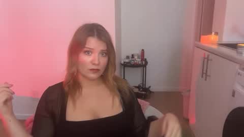 Snapshot of submissivescarletxo chatting on 06/07/26, 08:01 Scarlet online show from 06/07/26, 08:01