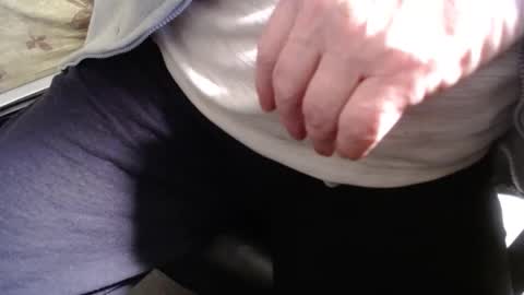 Snapshot of subswichuser00060960 chatting on 12/04/24, 10:35 subswitchuser online show from 12/04/24, 10:35