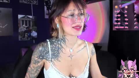 Snapshot of succubus_girl_ chatting on 09/15/25, 03:45 Alexy online show from 09/15/25, 03:45