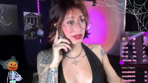 Snapshot of succubus_girl_ chatting on 10/04/25, 04:05 Alexy online show from 10/04/25, 04:05