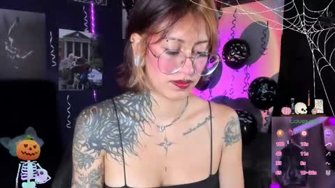 Snapshot of succubus_girl_ chatting on 10/07/25, 04:26 Alexy online show from 10/07/25, 04:26