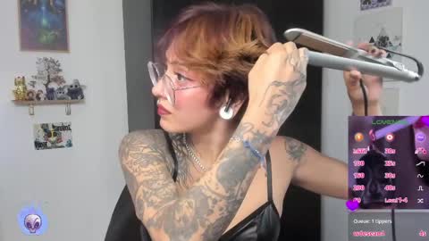 Snapshot of succubus_girl_ chatting on 04/25/26, 03:20 Alexy online show from 04/25/26, 03:20