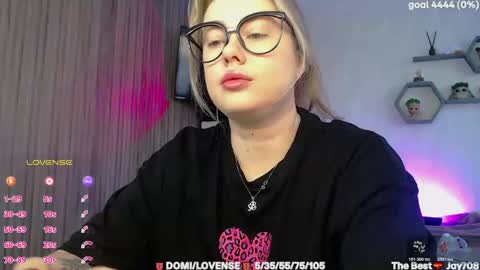 suchcute_ online show from 02/19/26, 03:02