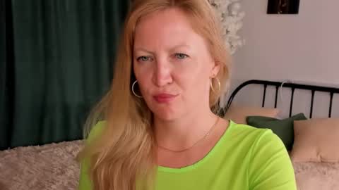 sugamomy online show from 09/10/25, 12:21