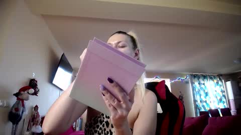 Snapshot of sugar_mayy chatting on 12/20/24, 07:12 May online show from 12/20/24, 07:12