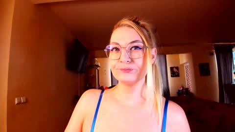 Snapshot of sugar_mayy chatting on 02/08/25, 11:01 May online show from 02/08/25, 11:01