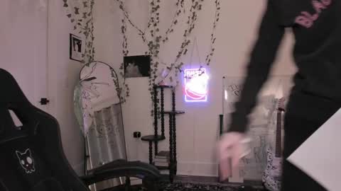 Ella online show from 05/25/26, 03:56