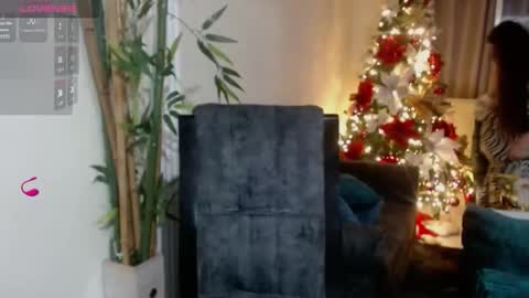 kira online show from 11/10/25, 12:31