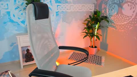 Vivien online show from 12/28/24, 12:24