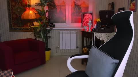 Vivien online show from 01/25/25, 12:05