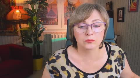 Vivien online show from 02/05/25, 09:04