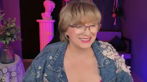 Vivien online show from 09/21/25, 01:35