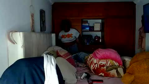 Snapshot of suggarbaby1 chatting on 06/11/26, 04:32 Cami Back in 2 hours online show from 06/11/26, 04:32