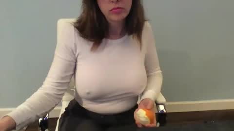 Snapshot of suggestivebehavior chatting on 12/11/24, 02:30 Mia online show from 12/11/24, 02:30