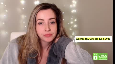 Snapshot of suggestivebehavior chatting on 10/23/25, 01:27 Mia online show from 10/23/25, 01:27