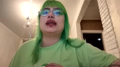 Snapshot of suicidyalice chatting on 05/12/26, 11:46 Alice Suicide online show from 05/12/26, 11:46
