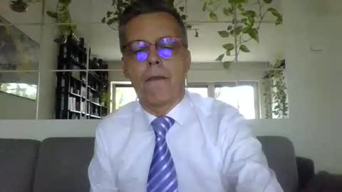 Suit  tie horny online show from 09/13/25, 03:23