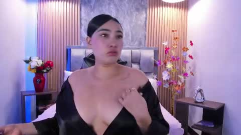 Snapshot of sulay_kim chatting on 07/23/26, 01:58 Sulay online show from 07/23/26, 01:58