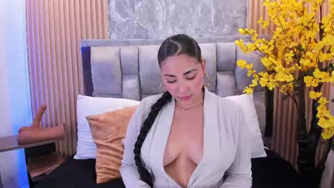 Snapshot of sulay_kim chatting on 08/05/26, 08:00 Sulay online show from 08/05/26, 08:00