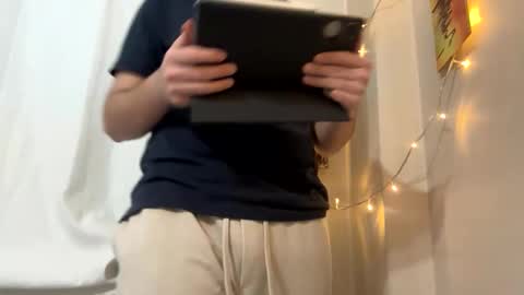 Niko online show from 10/28/25, 09:17