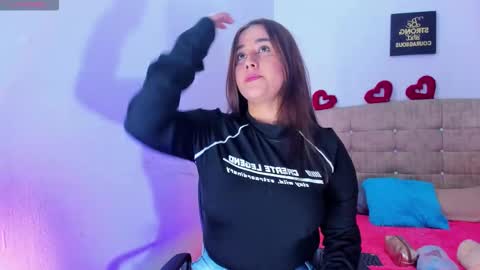 summer_girls01 online show from 11/21/25, 04:00