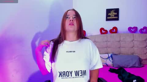 summer_girls01 online show from 01/08/26, 03:09