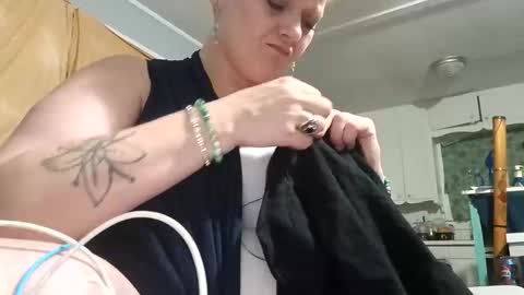 Summer Divine online show from 10/12/25, 07:29