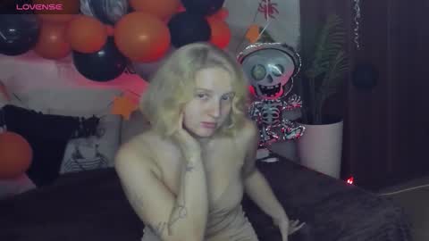 Snapshot of summerjem chatting on 10/31/25, 09:54 summerjem online show from 10/31/25, 09:54