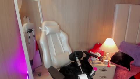 Snapshot of summerssangel chatting on 05/22/26, 09:09 - - online show from 05/22/26, 09:09