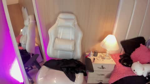 Snapshot of summerssangel chatting on 05/29/26, 08:29 - - online show from 05/29/26, 08:29