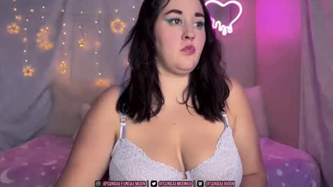 Snapshot of sundaemoon chatting on 09/17/25, 02:57 sundaemoon online show from 09/17/25, 02:57