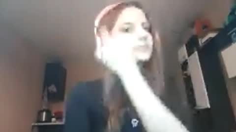 Snapshot of sundaysuit chatting on 11/09/25, 11:52 Dora online show from 11/09/25, 11:52