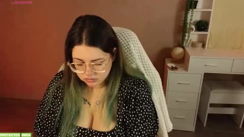 Tina. Im topless model  online show from 11/06/25, 09:21