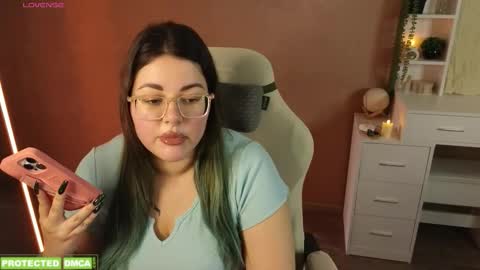 Tina. Im topless model  online show from 11/20/25, 08:58