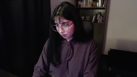 Snapshot of sunflower_uwu chatting on 06/05/26, 02:07 violetta online show from 06/05/26, 02:07