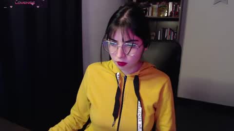 Snapshot of sunflower_uwu chatting on 06/27/26, 02:38 violetta online show from 06/27/26, 02:38