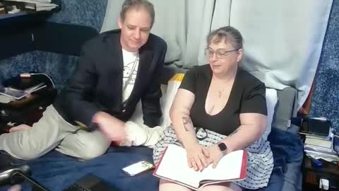 Snapshot of sunflowerbrandy72 chatting on 02/19/25, 06:22 Sunflower Brandy and Hard JO online show from 02/19/25, 06:22