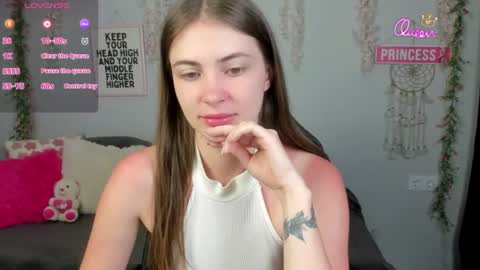 Snapshot of sunlight_kiss chatting on 06/28/26, 09:43 Jessika online show from 06/28/26, 09:43