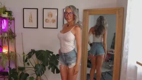 Hi Im Sunnie - Next show Friday August 1 online show from 07/24/26, 09:02