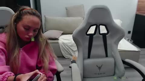 Alice and Sergey online show from 09/23/25, 05:49