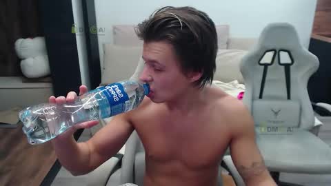 Alice and Sergey online show from 11/21/25, 04:55