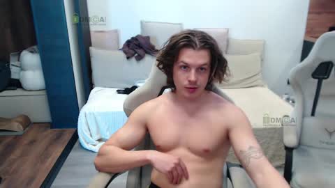 Snapshot of sunny1girl chatting on 05/25/26, 12:11 Alice and Sergey online show from 05/25/26, 12:11