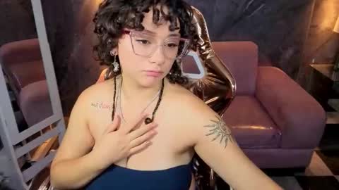 Snapshot of sunny2_b chatting on 11/14/25, 12:48 sunny2_b online show from 11/14/25, 12:48