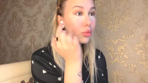 Hello My name is Mary nice to meet you  Telegram cuuutekitten online show from 12/21/25, 09:16