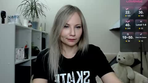 Naomi online show from 11/30/25, 03:54