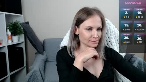 Snapshot of sunny_bunny6 chatting on 06/11/26, 04:54 Naomi online show from 06/11/26, 04:54