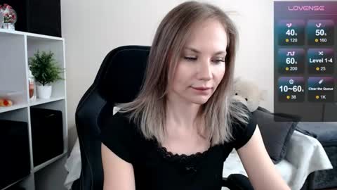 Snapshot of sunny_bunny6 chatting on 06/27/26, 07:35 Naomi online show from 06/27/26, 07:35
