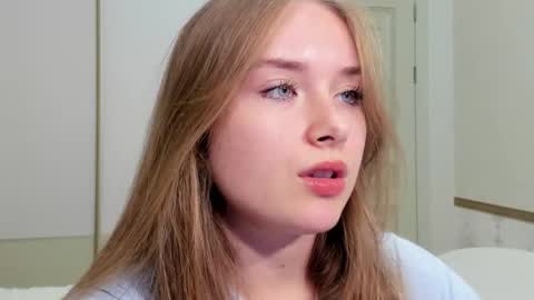 Vanessa online show from 12/01/25, 12:21